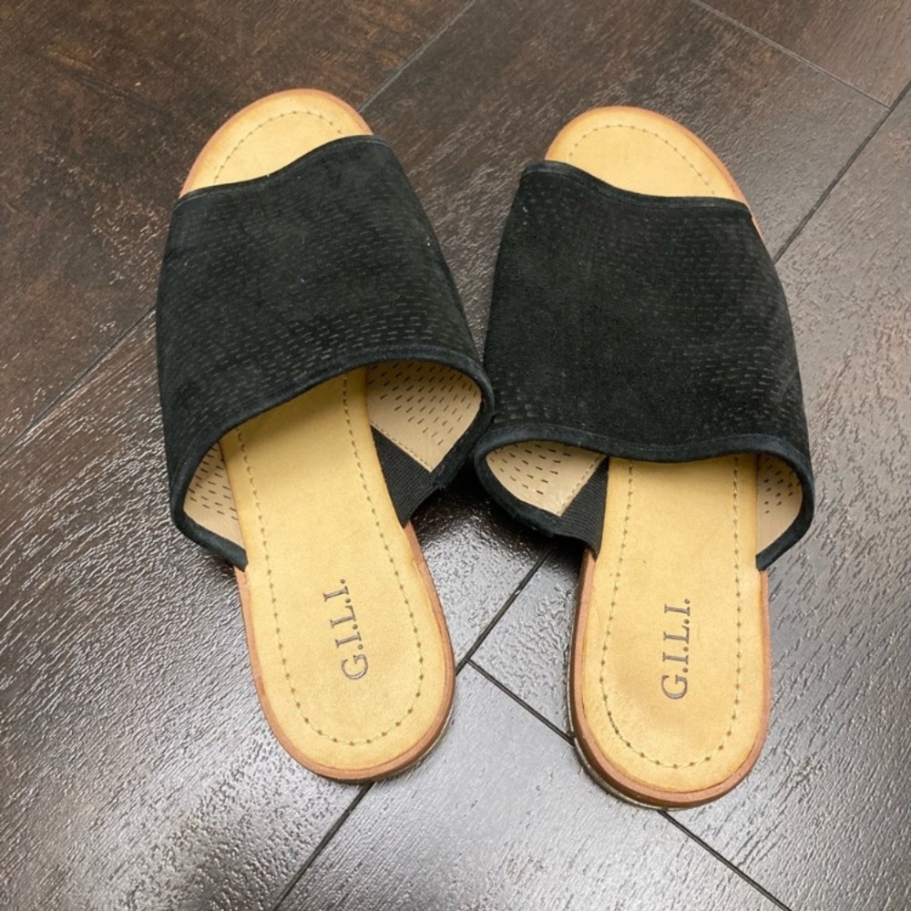 G.I.L.I. Black Sandals size 7.5